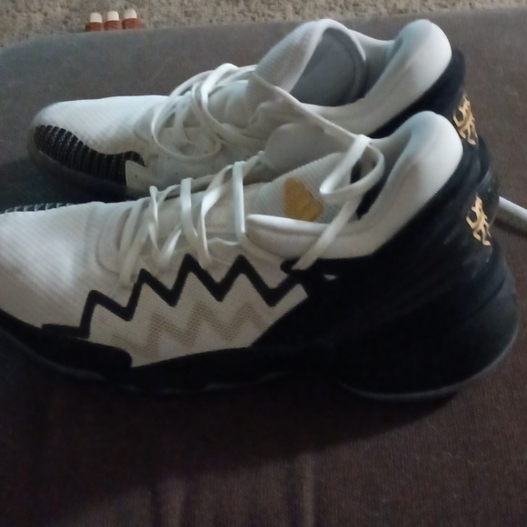 Adidas D.O.N. issue 2 - Picture 2 of 5